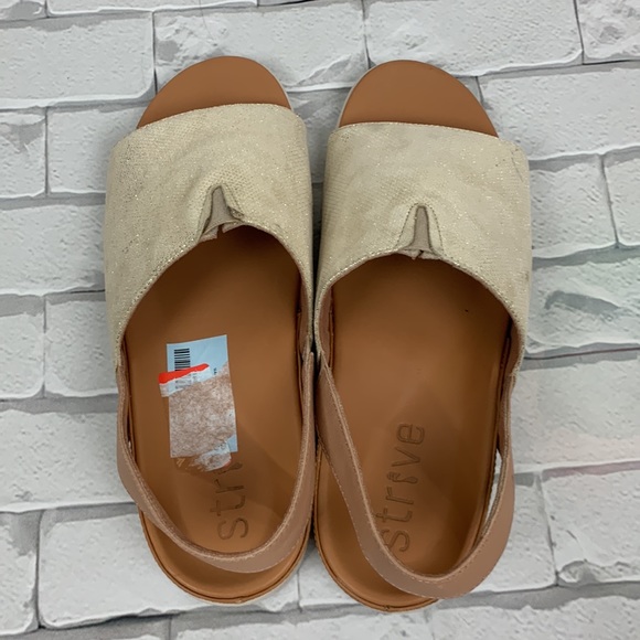 Strive Mara Leather Sandals. Size 10.5. Creme sparkle champagne. Cushioned - Picture 4 of 11